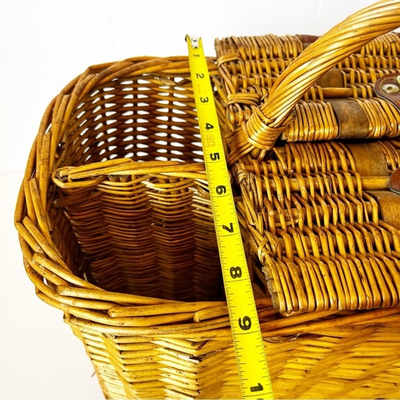 Vintage 1970’s Wicker Wine and Cheese Picnic Basket Citrus Lined Retro Rattan - Picture 15 of 15
